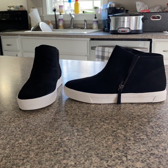 NEVER WORN Size 8 naturalizer zip up shoe - Picture 2 of 3